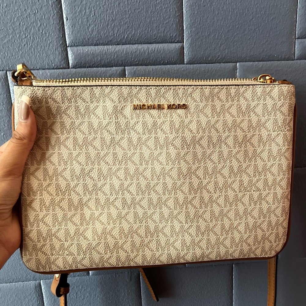 Michael Kors Jet Set Crossbody bag